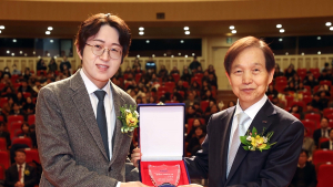 '장애인용 웨어러블로봇' 개발 공경철 교수, '올해의 KAIST인상' 영예