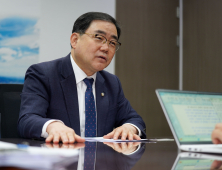 ‘제조혁신’ 허성무, 몸으로 배운 ‘현장의정’…“내란 종식해야” [쿡 인터뷰]