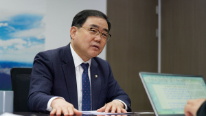 ‘제조혁신’ 허성무, 몸으로 배운 ‘현장의정’…“내란 종식해야” [쿡 인터뷰]