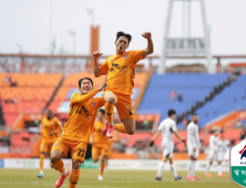 ‘2005년생’ 김준하, 데뷔전 결승골…제주SK, 개막전서 서울 2-0 제압 [쿠키 현장]