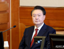 정권교체 여론 더 높다…국힘‧민주 지지율 ‘팽팽’ [리얼미터]