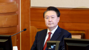 정권교체 여론 더 높다…국힘‧민주 지지율 ‘팽팽’ [리얼미터]