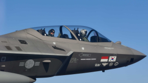 이영수 공군참모총장, KF-21 시험비행 첫 탑승…우수성·안정성 인정