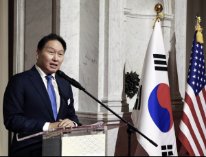 최태원 회장, 경제사절단과 한미 경제협력 첫 발…백악관 “생산적 논의”