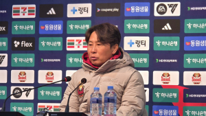 첫 승에도 ‘고민 가득’ 김기동 감독 “사이드 좋은데, 받아먹을 선수 없어 답답”
