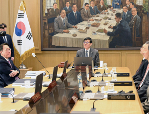 방향키 돌린 한은…기준금리 2.75%로 인하