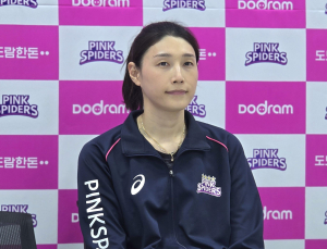 관중들과 생일 축하 함께한 김연경 “잊지 못할 생일”