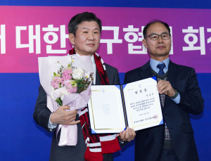 4연임 축구협회장 ‘정몽규 시대’… 183표중 156표 [쿠키포토]