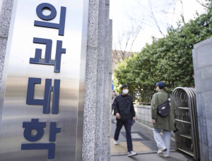 돌아오지 않은 의대생…의대 40곳 중 10곳 수강신청 ‘0명’
