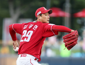 올해 프로야구 연봉왕은 SSG 김광현…30억원 수령