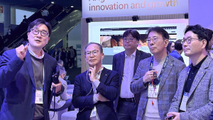 양종희 KB금융 회장, MWC25 참관…금융·통신 시너지 논의 外 신한은행·우리은행 [쿡경제]