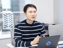“달러화 자산 늘려야…美 소비재·에너지·로봇 ‘중소형주’ 주목” [쿠키인터뷰]