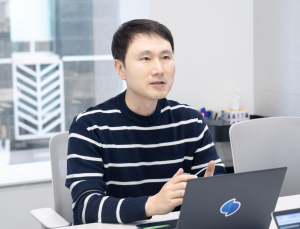 “달러화 자산 늘려야…美 소비재·에너지·로봇 ‘중소형주’ 주목” [쿠키인터뷰]