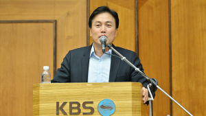 KBS 예능센터장 “이무진 녹화 불참은 소통 문제…올 때까지 기다릴 것”