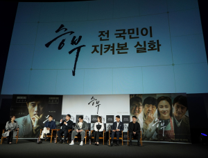 조훈현 연기한 이병헌 “2:8 가르마? 10:0도 했을 것” [쿠키포토]