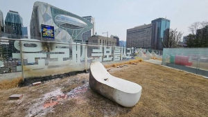 “윤석열 만세” 외친 80대 남성, 분신 시도로 중태