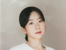 ‘에세이’로 돌아온 장류진 작가의 ‘세미 자서전’…“우리가 반짝이는 계절” [쿠키인터뷰]