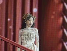 태연 “생일에 솔로 데뷔 10주년 공연…잊지 못할 것 같다”
