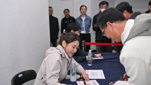 프로당구 경기보고 스타들 사인받자…PBA, ‘월드챔피언십’ 현장 이벤트 개최