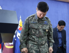 이영수 공군총장 “공군이 국민 안전 위해 가해…사과드린다”