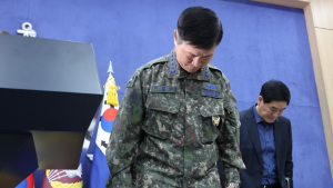 이영수 공군총장 “공군이 국민 안전 위해 가해…사과드린다”