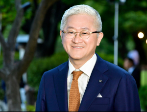 서경배 아모레 회장, 나델라 MS CEO와 독대…AI·K뷰티 논의