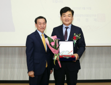 김동수 유성구의회 의장, 외식업중앙회 감사패 받아