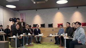 AI에 관심 기울이는 야권, 속내는
