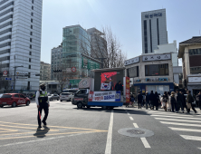 교차로 한가운데 시위 트럭 떡하니…경찰은 ‘외면’