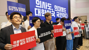 서울의대 교수들 “전공의·의대생, 대안 없이 1년…책임감 있는 결단 필요”