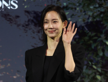 ‘계시록’ 신현빈 “노 메이크업에 주근깨·다크서클 분장…연기에 도움 됐다”