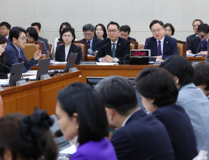 “의협, 내부균열 막으려 계속 훼방” 국회 복지위 ‘부글부글’