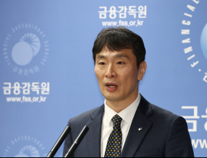 경고 날린 이복현 “‘가계대출 관리목표 초과’ 금융사 경영진 면담”