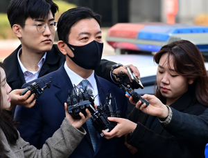 법원 출석한 김성훈 경호차장 “경호법 따라 경호 업무 수행했을 뿐”