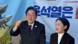 이재명 “崔 떡메치고 다닌다던데” 김재연 “퍼스널 컬러”
