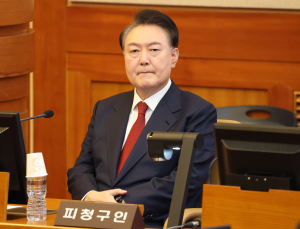 尹탄핵심판 소용돌이 속…힘 빠지는 제4인뱅