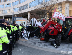 ‘尹파면 상경’ 전농 트랙터 행진 제동…법원, 트럭만 20대 허용