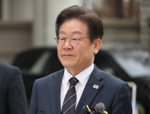 ‘선거법 2심’ 선고 하루 앞둔 이재명, 대장동 재판 출석