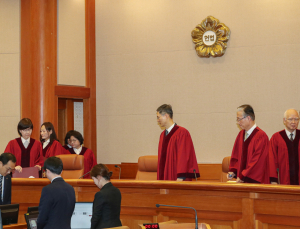 예상만 난무한 尹 선고일…조심스레 관측되는 ‘4월 선고’
