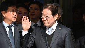 활짝 웃은 이재명…유죄에서 무죄까지