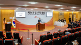 최태원 회장, SK㈜ 사내이사 재선임…“신성장 투자 기반 마련할 것”