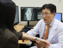 “테니스엘보 후유증 치료, 재건술이 봉합술보다 합병증 위험 6.6%p 낮아” 