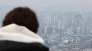 한은의 경고 “서울 집값 상승세…가계부채 확대 가능성도”