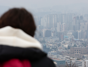 한은의 경고 “서울 집값 상승세…가계부채 확대 가능성도”