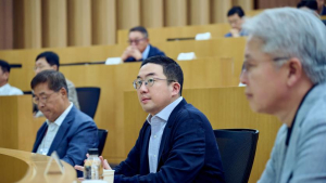 구광모 LG그룹 회장 첫 사장단 회의 “골든 타임 얼마 남지 않았다”