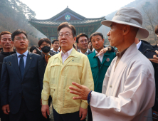 산불현장 방문한 이재명, 검은 옷 남성에 위협 당해