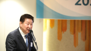 오화경 저축은행중앙회장 연임 확정, 민간 출신 ‘첫 사례’