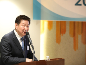 오화경 저축은행중앙회장 연임 확정, 민간 출신 ‘첫 사례’