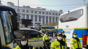 헌재 선고 지연에 각계 ‘파면 촉구’…국회, 시국선언문 묶어 제출