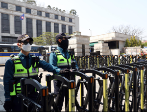 “헌재 100m 진입금지”…탄핵 선고 앞두고 경찰 ‘진공작전’ 전개